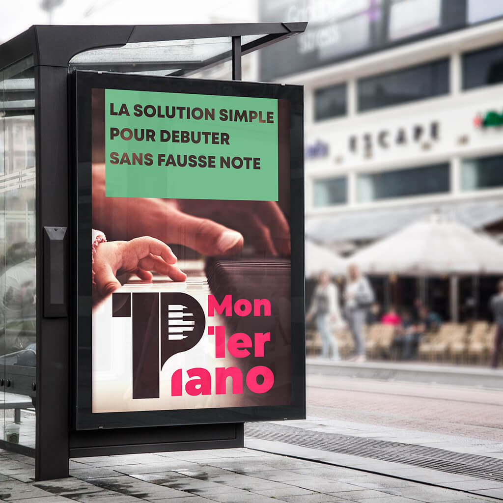 Une affiche mon premier piano dans la rue